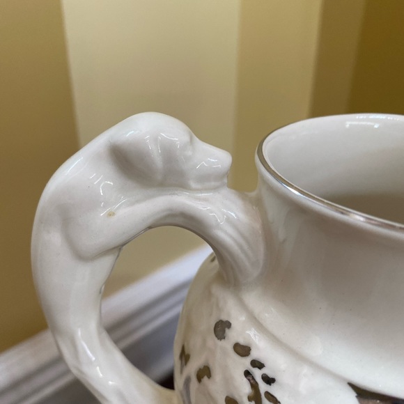 Vintage Wedgewood pitcher, white with silver, fox hunting scene with dog handle, - Picture 3 of 13